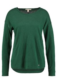 Grüner Pullover mit langen Ärmeln aus einem weichen Material, mit rundem Ausschnitt, lockerer Passform und einem kleinen Logo-Akzent auf der unteren Seite.