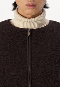 Selected Homme SLHRELAX GILET - Liemenė - chocolate torte