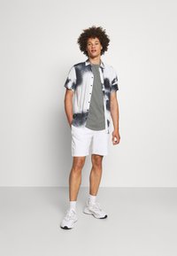 Only & Sons ONSMATT LONGY TEE 7 PACK - T-shirt básica - dark blue/beige/green