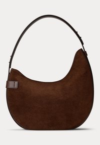 Borsa a spalla marrone in suede con una forma liscia e curva. Presenta un manico in pelle sottile e una delicata rifinitura di cuciture lungo i bordi.