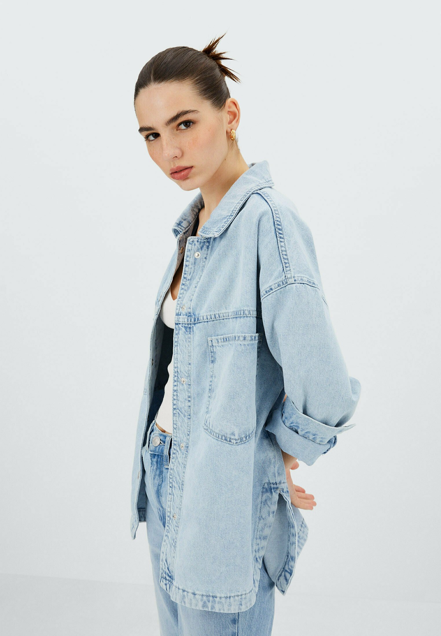 Stradivarius Denim jacket - neon blue 