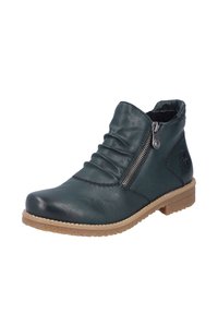 Stivale alla caviglia in pelle verde scuro con finitura testurizzata, zip laterale e suola in gomma tan. Presenta dettagli arricciati lungo il gambale.