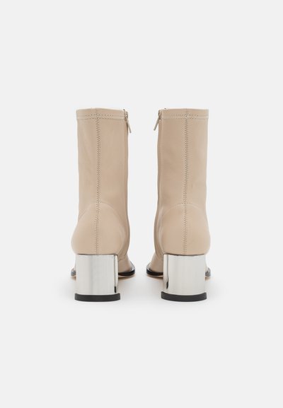 Studio Amelia SQUARED SOCKETTE 70 BOOT - Κλασικές μπότες αστραγάλου - stone