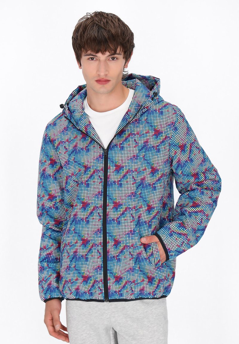 Giacca con cappuccio con un motivo geometrico blu, rosso e bianco, dotata di zip frontale, polsini elasticizzati e tasche laterali.