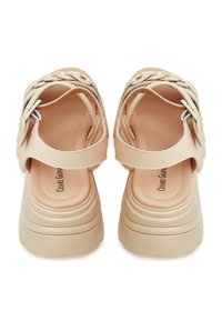 Cesare Gaspari Sandalias con plataforma - beige