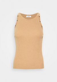 Top en maille beige côtelée sans manches avec encolure ronde et détails de boutons le long des coutures d'épaule.