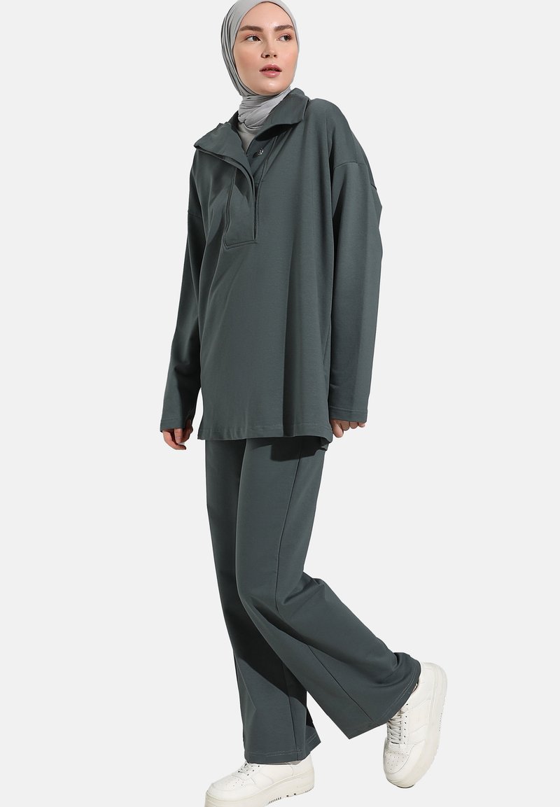 Modanisa SET - Trainingspak - granite gray