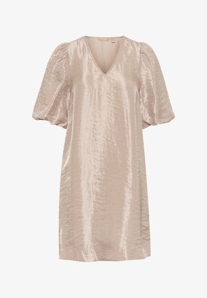 Helles pinkes Kleid aus glänzendem Stoff, mit V-Ausschnitt, kurzen Puffärmeln und lockerem Schnitt, sowie subtilem Textur und minimaler Detailgestaltung.