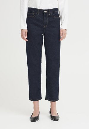 Jeans in denim blu scuro con taglio a gamba dritta, cinque tasche, cuciture arancioni a contrasto e chiusura con bottone in vita.