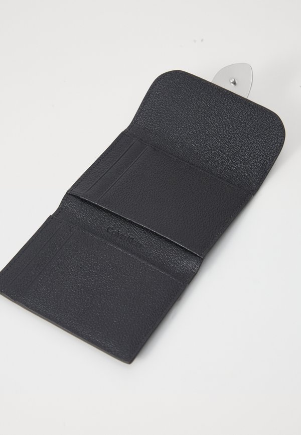 LOCK SLOUCHY TRIFOLD - Wallet3
