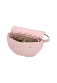 Geantă de mână din piele roz, cu o formă rotundă, având un închizător magnetic și un buzunar interior cu fermoar. Textură netedă cu accente subtile.