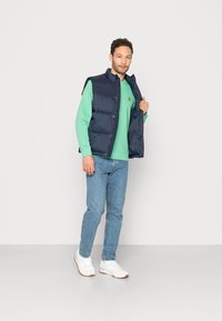 Lyle & Scott CREW NECK - Camisola - green glaze