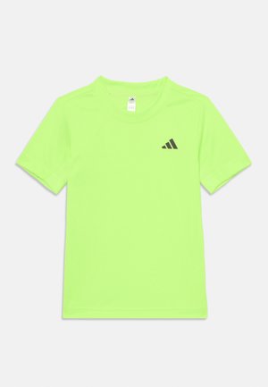 T-shirt atletico a maniche corte verde neon realizzato in tessuto leggero, con il logo Adidas nero nella parte superiore sinistra del petto.