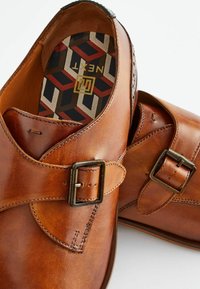 Next LEATHER SINGLE MONK SHOES - Zakelijke loafers - tan brown