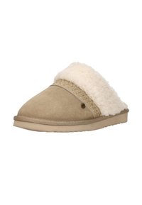 Beige suède pantoffels met een zachte witte schapenvacht rand, ronde neus, gevlochten stiksels en een textuurrubberen zool voor grip.