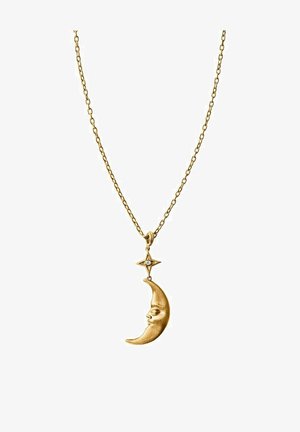 Collar de cadena de oro con colgante de luna creciente que presenta un rostro humano sereno y una pequeña estrella con una piedra preciosa clara encima.