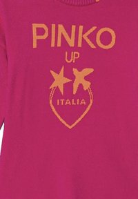 Pullover in magenta a maglia con testo arancione a contrasto "PINKO UP" e design grafico con due stelle e un contorno a forma di cuore.
