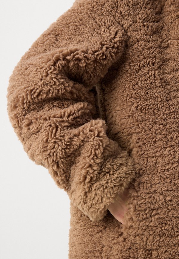 CURLY COAT SINGLE BREASTED WELT POCKETS FULLY LINED - Winter coat - melted nougat4