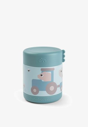 Niebieski izolowany pojemnik na jedzenie dla dziecka z kreskówkową świnką, która prowadzi traktor z przyczepą, i pszczołą latającą obok.