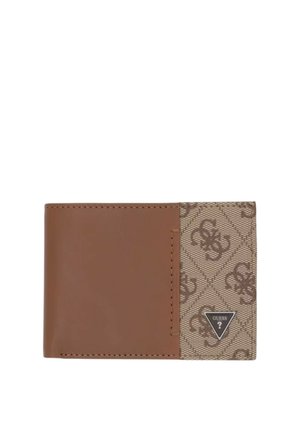 Portafoglio marrone e beige a doppia piega con sezione in tessuto fantasia con logo ripetuto e piccolo emblema triangolare del marchio Guess.