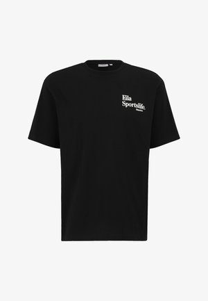 T-shirt en coton noir avec des manches courtes, arborant un logo blanc "Fila Sportslife Since 1974" sur le côté supérieur gauche. Col rond.