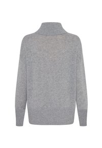 Grauer, gestrickter Pullover mit hohem, geripptem Kragen, übergroßen Schultern und geripptem Saum. Weiche Textur, oversized Design. Rückansicht gezeigt.