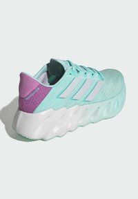 adidas Performance SWITCH FWD 2.0 - Hardloopschoenen voor op de weg - semi flash aqua   cloud white   preloved purple