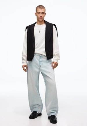 EMBROIDERED BARREL - Jean baggy - light blue