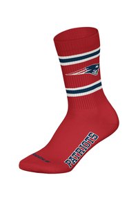 Czerwona bawełniana skarpetka z poziomymi białymi i granatowymi paskami, niebieskim logo oraz napisem "PATRIOTS" w kolorze granatowym po boku.