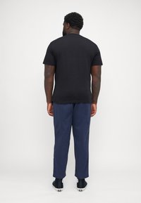 Calvin Klein Jeans PLUS MINIMAL LOGO TEE - Triko s potiskem - black