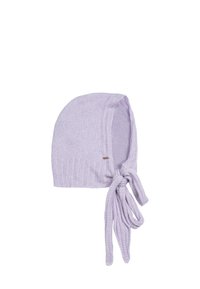 Gebreide muts in lichtlavendel, met een geribbelde structuur, verlengde veters aan beide zijden en een klein merklabel aan de zijkant.