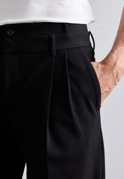 MOSCHINO PANTALONE - Nadrágok - nero