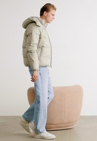 Calvin Klein Jeans ESSENTIALS JACKET - Piumino - flint gray
