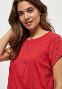 Minus MILETI TEE - Jednoduché tričko - berry red