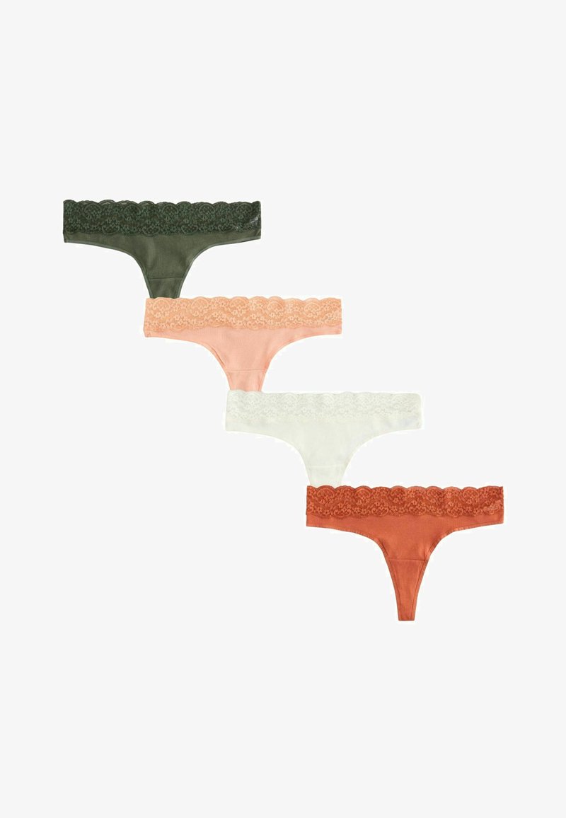 Quatre culottes string en coton avec bordure en dentelle, de couleur vert foncé, pêche, blanc et rouille, disposées en diagonale sur un fond blanc.