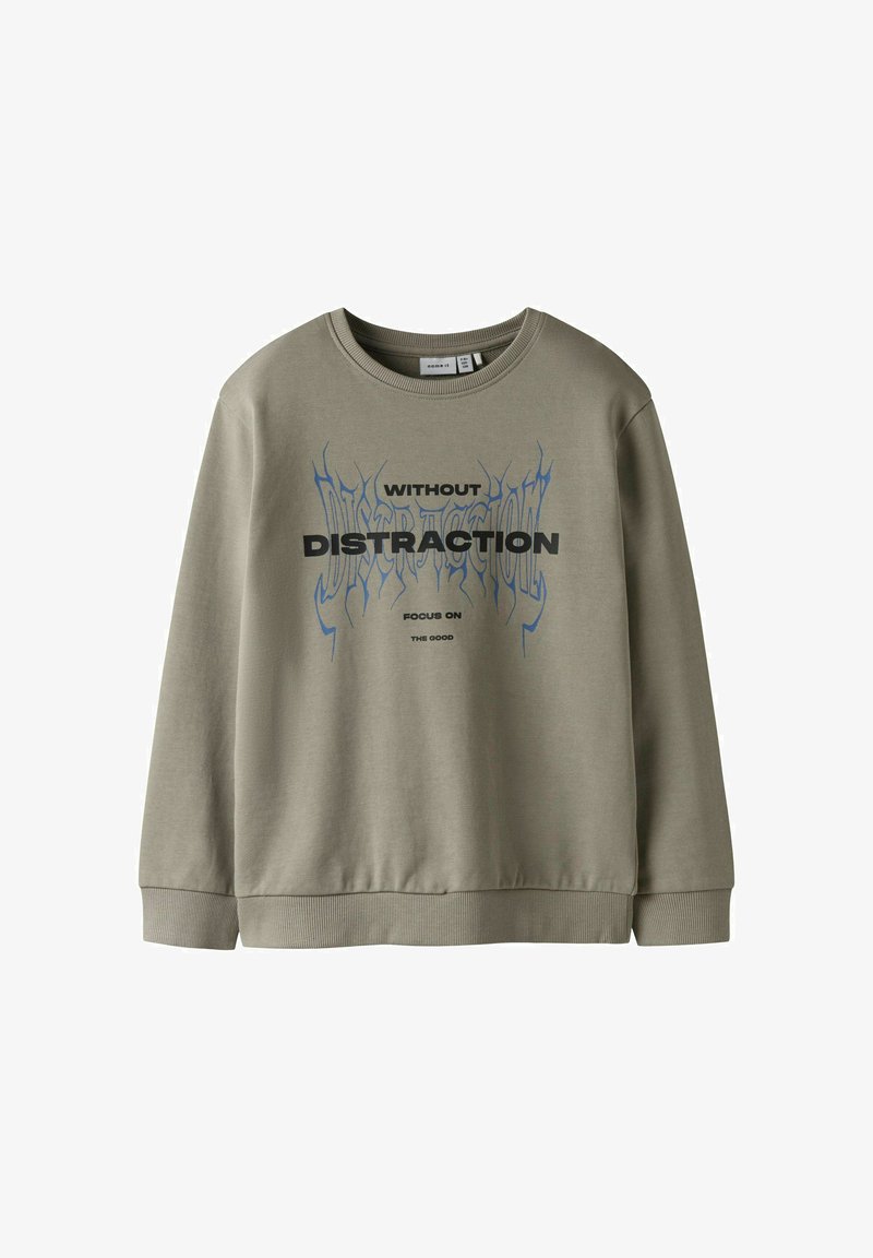 Sweat-shirt marron clair à col rond avec poignets et ourlet côtelés, portant le texte "WITHOUT DISTRACTION FOCUS ON THE GOOD" en flammes noires et bleues.