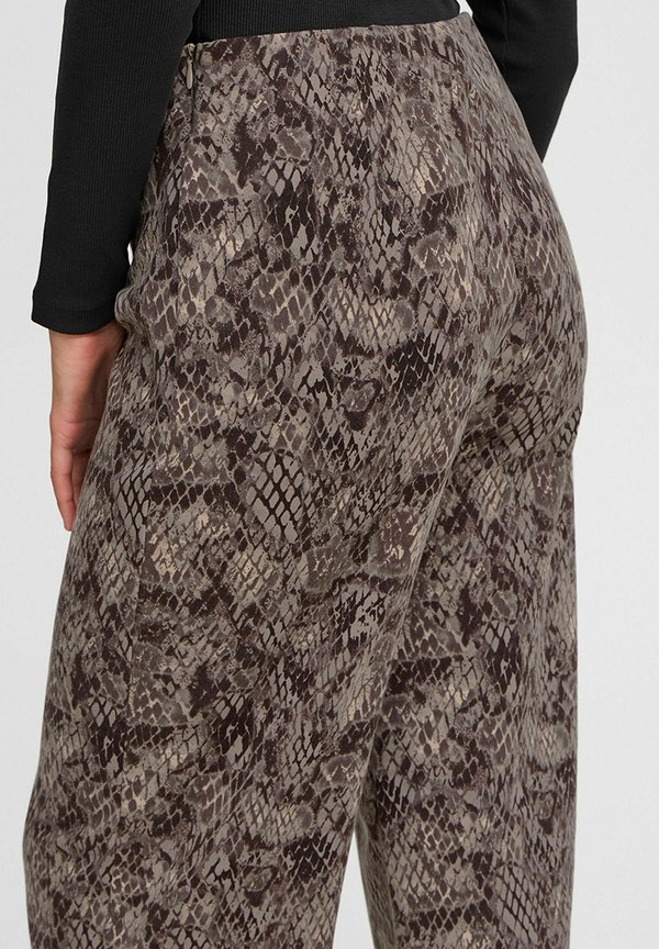 IHKATE PRINT - Trousers - dark fungi snake aop2