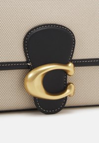 COACH SOFT TABBY SHOULDER BAG - Kabelka - salt stone/black