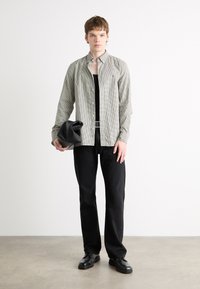 Thumbnail Image 3