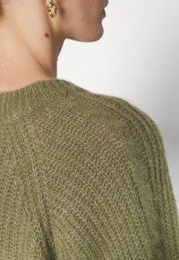 DESIGNERS REMIX Maglione - mottled olive
