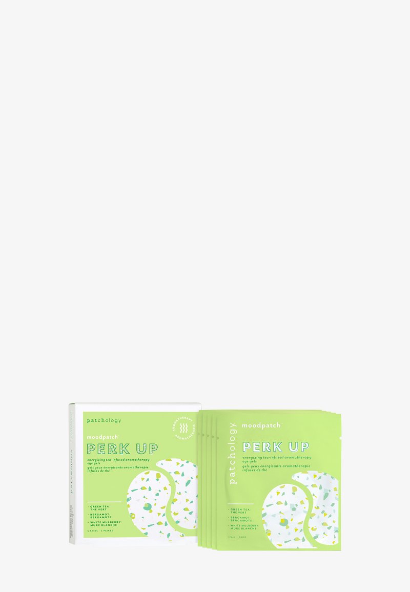 Helle grüne Verpackung für Patchologys "Perk Up" energetisierende, tee-infundierte Aromatherapie-Augen-Gele, mit einzelnen Beuteln neben der Schachtel angezeigt.