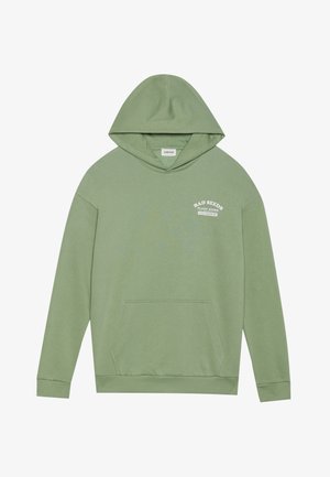 Hele roheline kapuutsiga sviiter, ees on kenguru-tasku, reguleeritav kapuuts ja valge kiri "HALBAD SEEMNED KASVATUSPOOD" rinna piirkonnas. Pehme kangas.