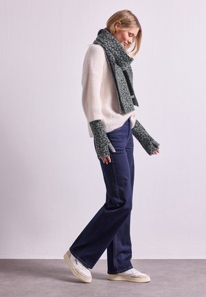 Street One, JACQUARD ARM WARMERS WITH A LEOPARD PRINT - Mitones - black