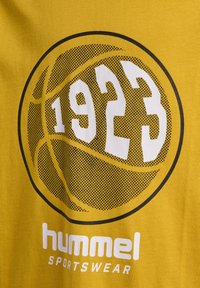 Hummel LLEO  - T-shirts print - golden spice
