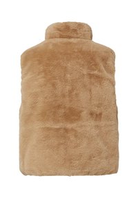 Zachte tan nepbont waterfleshoes met een kraagstijl bovenkant, plat weergegeven op een witte achtergrond.