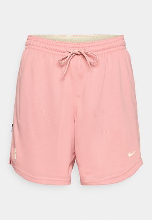 Różowe szorty z siateczki z elastycznym pasem i sznurkiem, z małym kremowym logo Nike na dolnej prawej stronie.