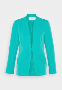 Blazer turquesa con un diseño estilizado, que presenta un escote en V, hombros estructurados, dos bolsillos frontales y un bolsillo en el pecho.