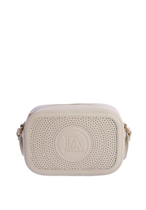 Bolso bandolera rectangular beige con panel frontal perforado y logo circular en relieve que dice "DONALGOOON" en el centro.