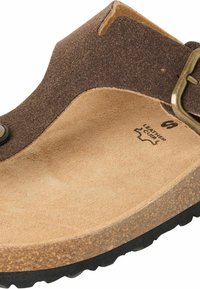 Rjava semiš sandal z zaponko, oblikovano pluto podplat in teksturiranim gumijastim podplatom. Notranjost je barve kameljina z reliefnimi detajli.