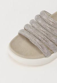 Thumbnail Image 6